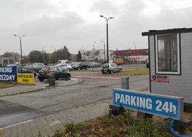 Zdjęcie parkingu JM Auto Bydgoszcz przy lotnisku